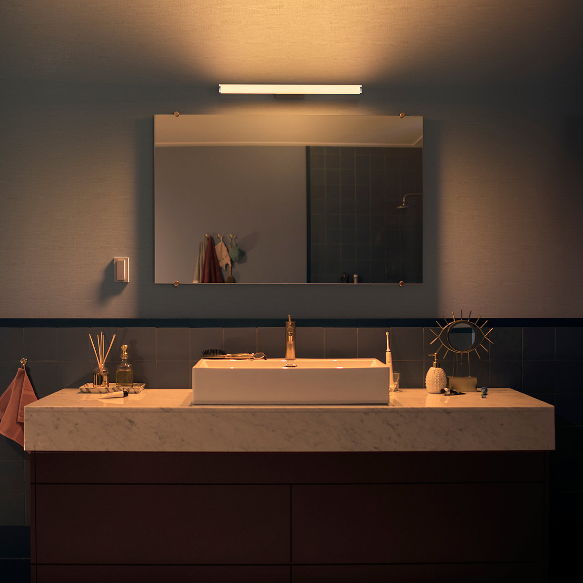 Startpunt snel plek Philips Hue Adore Illuminated Bathroom Mirror – Homekit News and Reviews